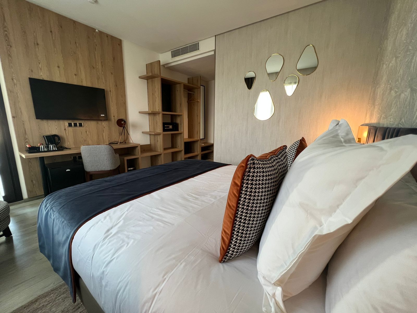 superior room | 1 bedroom, individually decorated, desk, laptop workspace