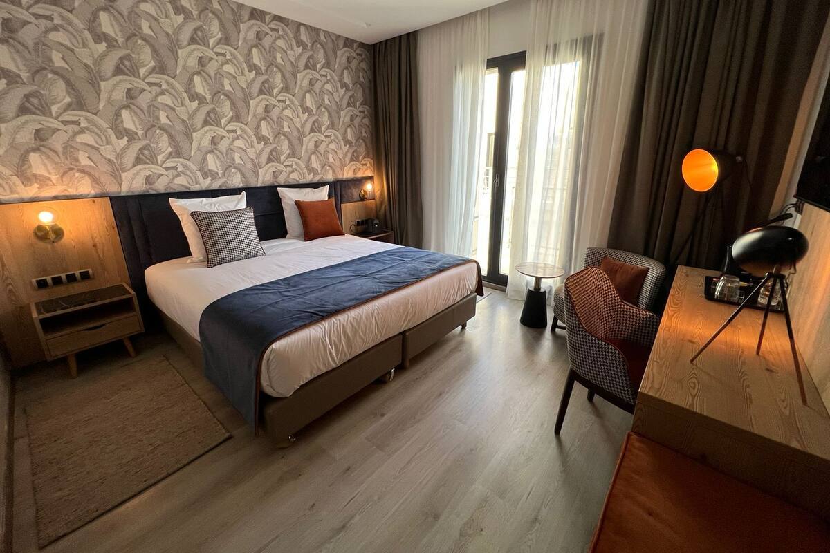 Deluxe Room | Desk, laptop workspace, WiFi (free), individually decorated