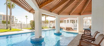 Newly Renovated 3 bedroom 3 Full Bath Corner Condo, Gulfpoint 2109