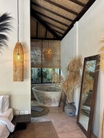 Romantic Suite | Minibar, in-room safe, individually decorated, individually furnished