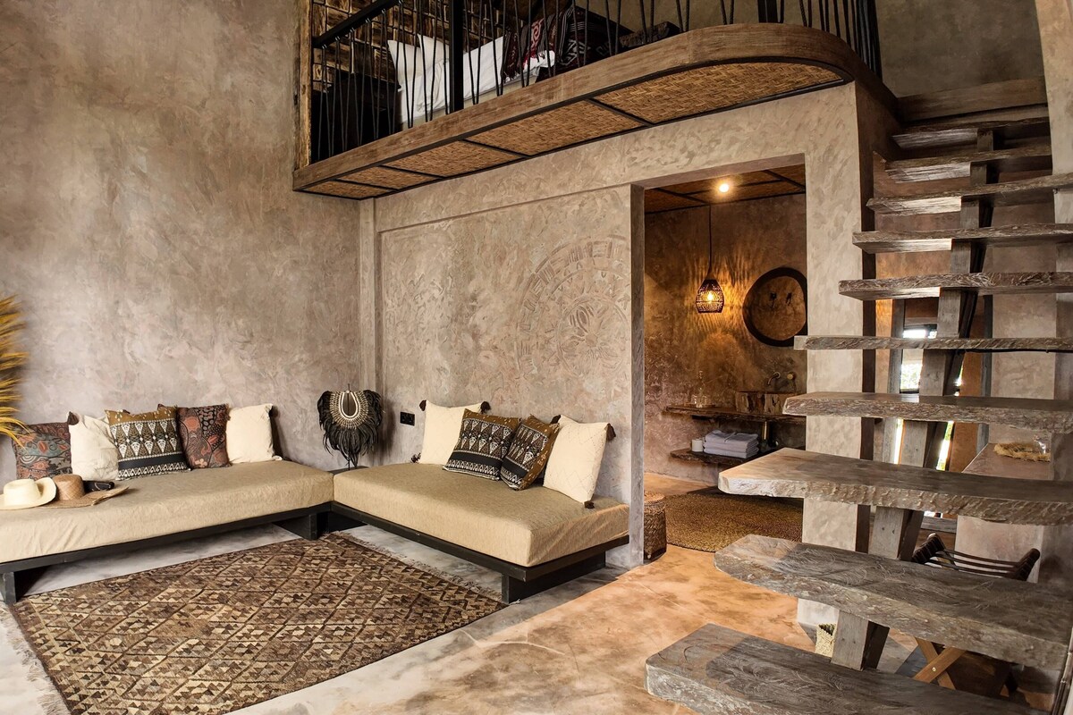 Junior Suite, Pool View | Minibar, in-room safe, blackout drapes, soundproofing