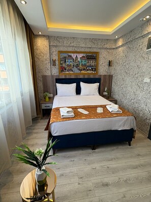 301 401 501 502 601 | Premium bedding, desk, soundproofing, iron/ironing board - Peker Hotel (Istanbul)