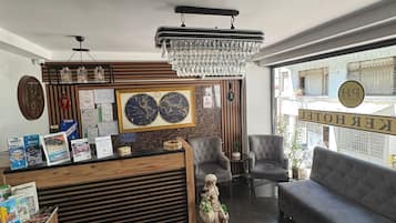 Quầy tiếp tân