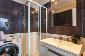 Shower, towels