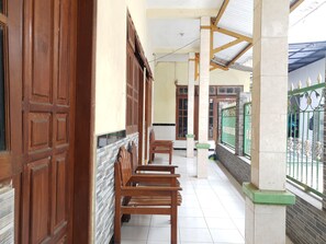 Lobby - OYO Life  92620 Syfa Kost (Malang)