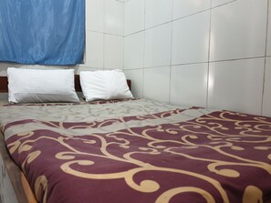 Bed sheets - OYO Life  92620 Syfa Kost (Malang)