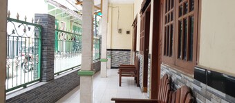 OYO Life  92620 Syfa Kost