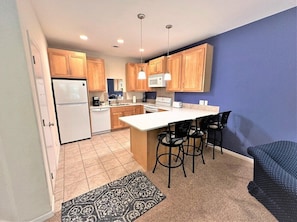 Fridge, microwave, oven, stovetop - Long Lake North Periwinkle (Phillips)