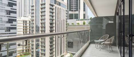 Deluxe Apartment | Balcony