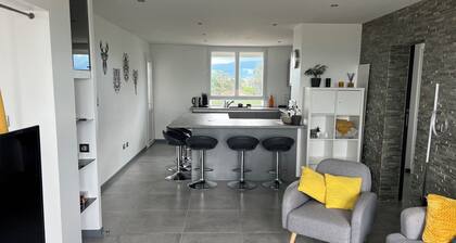 Appartement Lumineux avec vue sur la montagne ( Vercors et ArdĂšche )