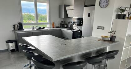 Appartement Lumineux avec vue sur la montagne ( Vercors et ArdĂšche )