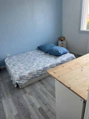 2 bedrooms, WiFi, bed sheets