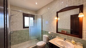 Shower, jetted bath, hair dryer, bidet