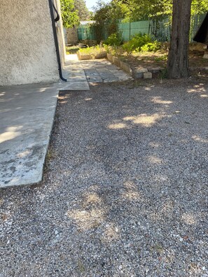 Property grounds - Appartement Dans un Pavillon (Orange)