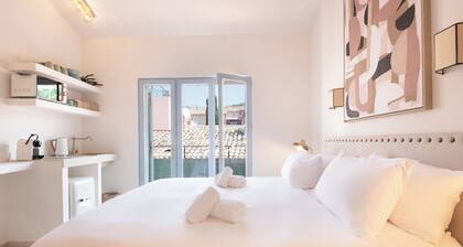 A Wonderful Studio in the Heart of Saint Tropez w. balcony