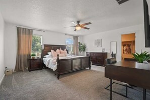 5 bedrooms, desk, iron/ironing board, travel cot - Silver River Retreat Large Home! Community Pool (Nampa)