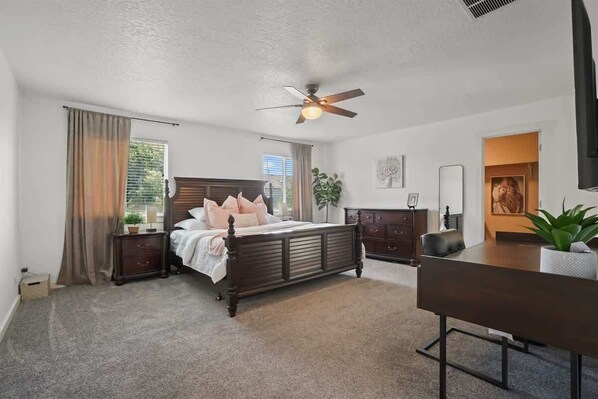 5 عدّة غرف نوم ومكتب ومكواة/لوح كي وسرير سفر