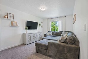 Smart TV, fireplace, offices