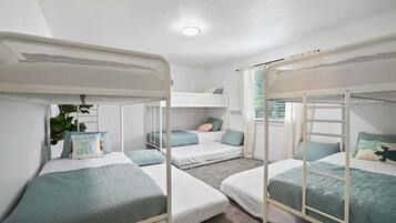 5 bedrooms, desk, iron/ironing board, travel crib