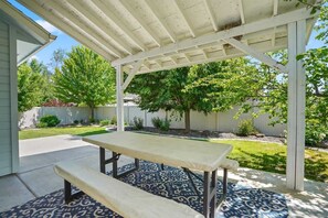 تناول الطعام بالخارج