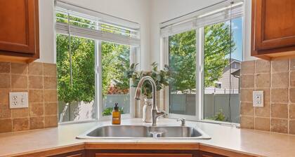 Silver River Retreat Large Home! Community Pool