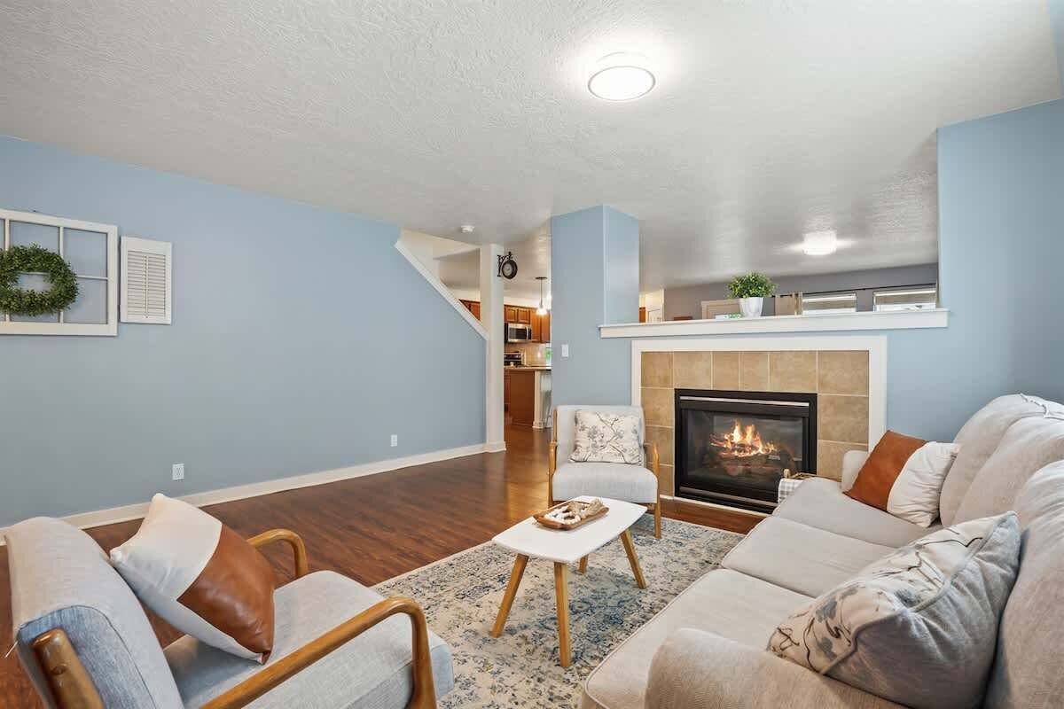 Large Nampa Home Sleeps 20  Near Lake Lowell  Pool + Bunk Room - Caldwell, ID