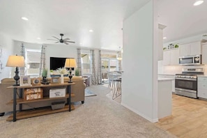 Interior - Two Caldwell Homes Near Boise | Hot Tub & Game Room | Sleeps 20 (Caldwell)