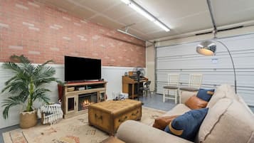 Smart TV, table football