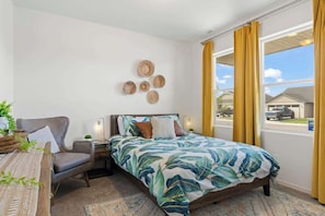 6 bedrooms, desk, iron/ironing board, free WiFi - Two Caldwell Homes Near Boise | Hot Tub & Game Room | Sleeps 20 (Caldwell)
