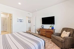 6 bedrooms, desk, iron/ironing board, free WiFi - Two Caldwell Homes Near Boise | Hot Tub & Game Room | Sleeps 20 (Caldwell)