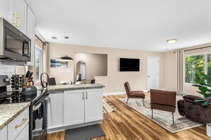 Fridge, microwave, oven, stovetop - New! Spacious 1BR King Suite, Prime Location (Roseville)