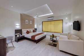 Superior-Doppelzimmer, Stadtblick | Schreibtisch, kostenloses WLAN, Bettwäsche