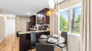 冰箱、微波炉、烤箱、炉灶