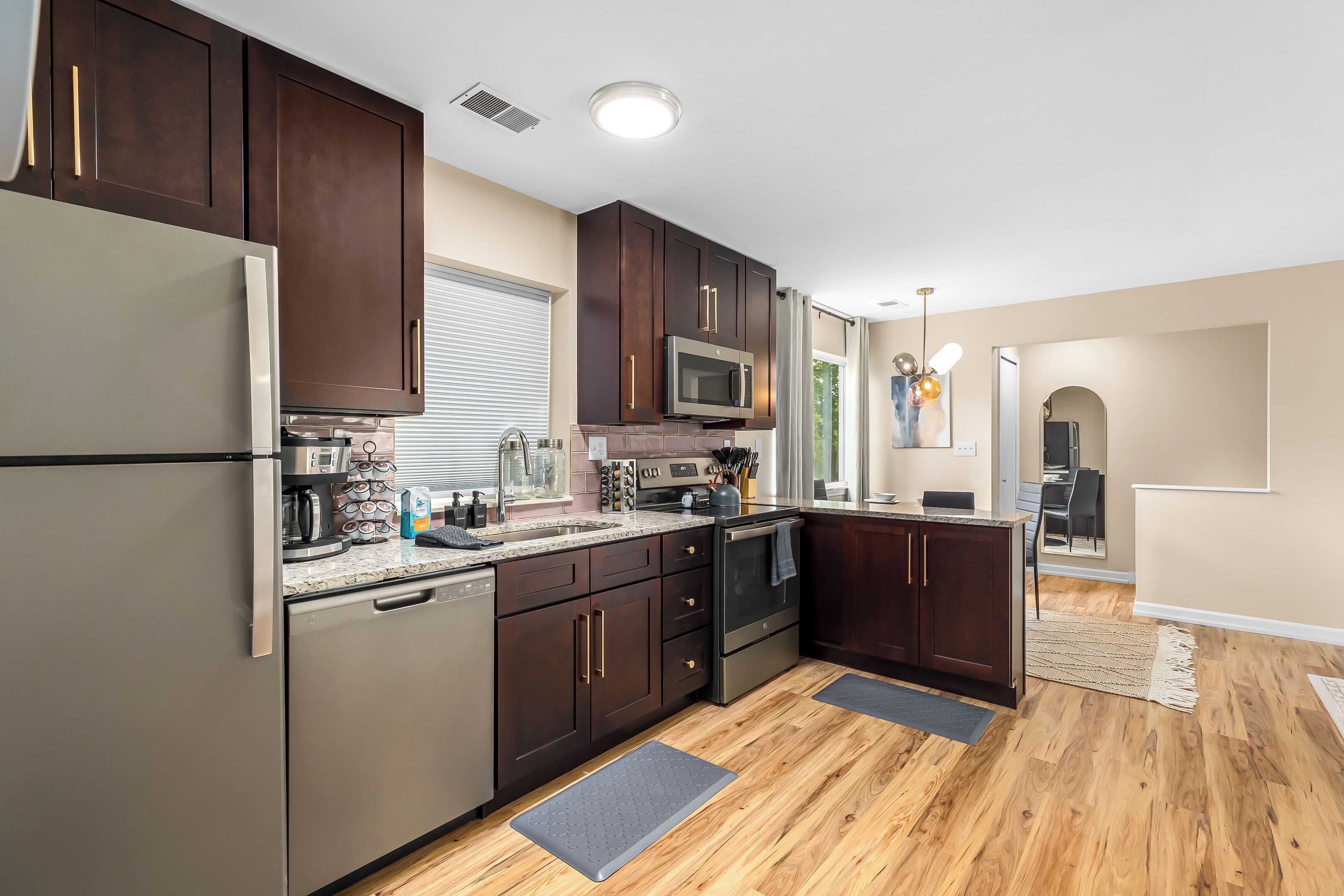 冰箱、微波炉、烤箱、炉灶