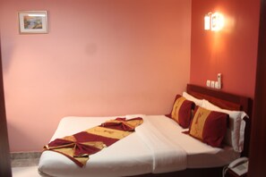 Deluxe Double Room | Desk, free WiFi - Hotel le Kremlin (Yaoundé)