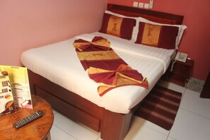 Deluxe Double Room | Desk, free WiFi - Hotel le Kremlin (Yaoundé)