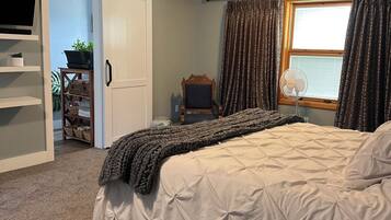 5 Schlafzimmer, Schreibtisch, Bügeleisen/Bügelbrett, Reisekinderbett