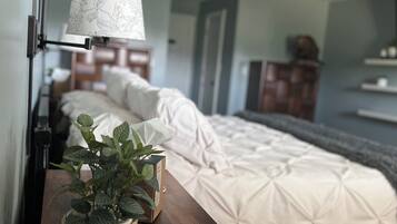 5 Schlafzimmer, Schreibtisch, Bügeleisen/Bügelbrett, Reisekinderbett