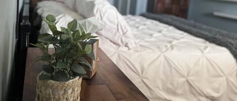 5 bedrooms, desk, iron/ironing board, travel crib