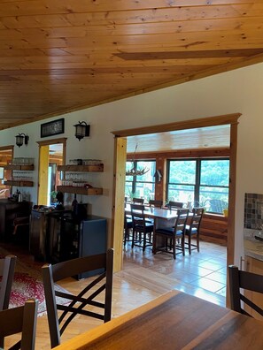 Dining - Spacious 5-bedroom lodge with WiFi and AC in peaceful countryside of Kenna,WV (Kenna)
