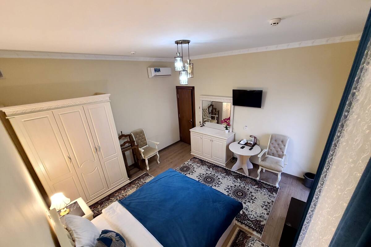 Habitación doble Deluxe | Escritorio, espacio para trabajar con laptop y wifi gratis