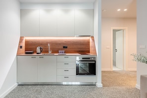 Deluxe Apartment | Private kitchen | Fridge, oven, electric kettle, toaster