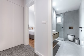 Deluxe Apartment | 1 bedroom, in-room safe, blackout drapes, soundproofing