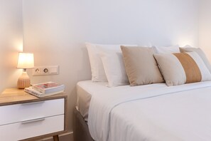 Deluxe Apartment | 1 bedroom, in-room safe, blackout drapes, soundproofing