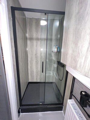 Bathroom - Lovely 2-bedroom Flat in London Stratford (London)