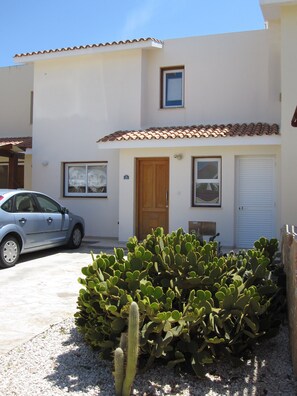 Exterior - Endless seaviews and private pool -- and a stroll to Coral Bay! (Coral Bay)