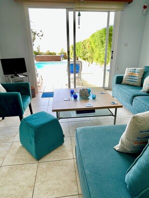Game room - Endless seaviews and private pool -- and a stroll to Coral Bay! (Coral Bay)