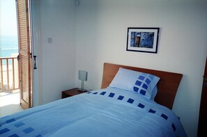 2 bedrooms, in-room safe, iron/ironing board, free WiFi