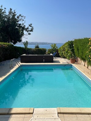 Outdoor pool - Endless seaviews and private pool -- and a stroll to Coral Bay! (Coral Bay)