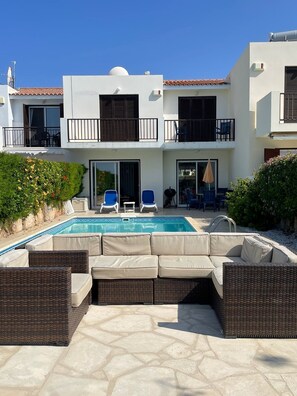 Terrace/patio - Endless seaviews and private pool -- and a stroll to Coral Bay! (Coral Bay)